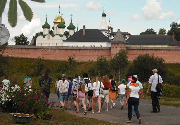 Знаменитые люди суздаля. Экскурсии во Владимире групповые. Куда сходить в Суздале с детьми.